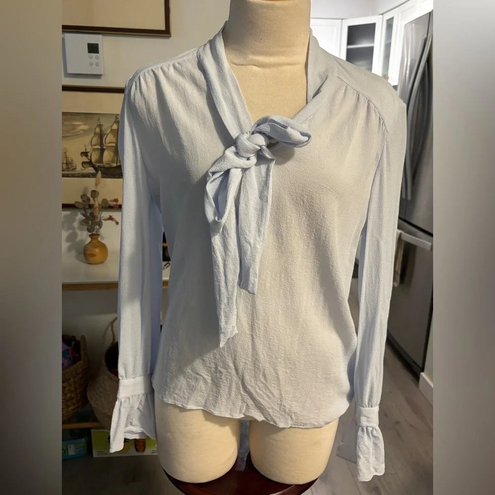 Elegant Light Blue Lilysilk Women's Top. Size XS - Picture 3 of 10